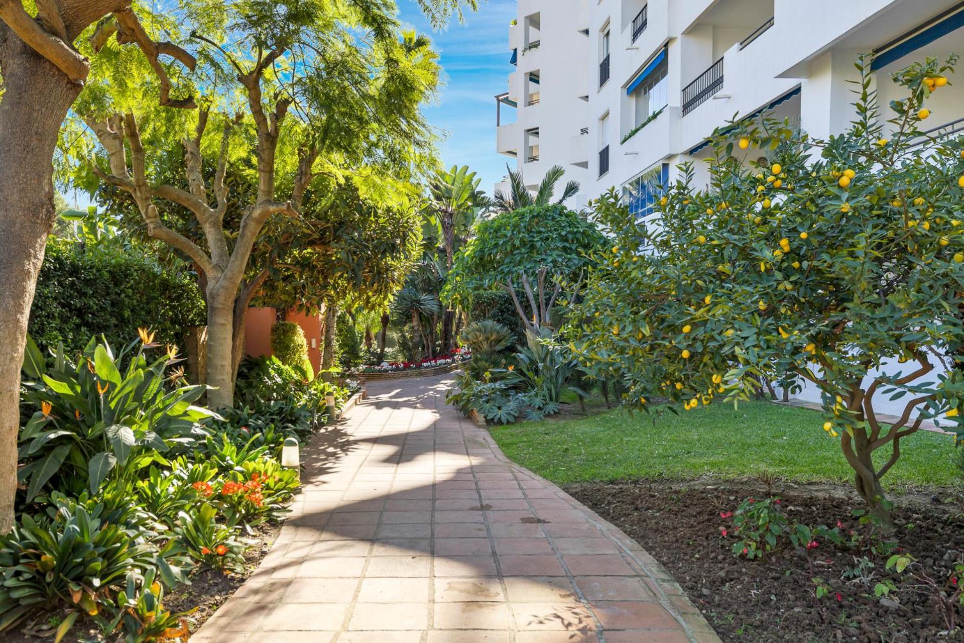 2 Bedroom Apartment In Medina Garden - Puerto Banus Marbella Bagian luar foto