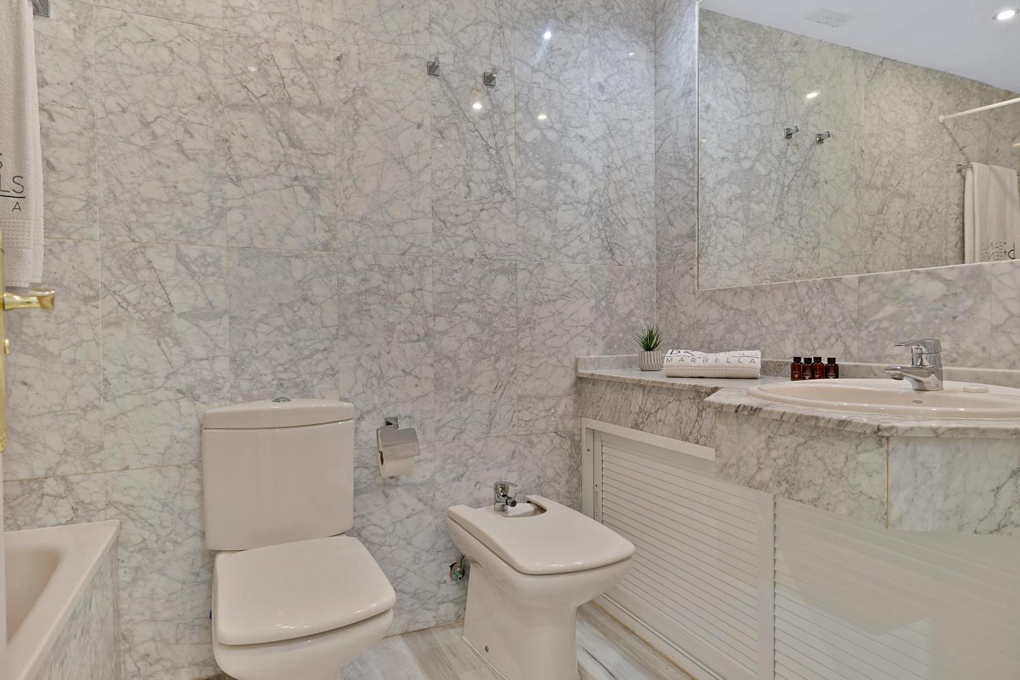 2 Bedroom Apartment In Medina Garden - Puerto Banus Marbella Bagian luar foto